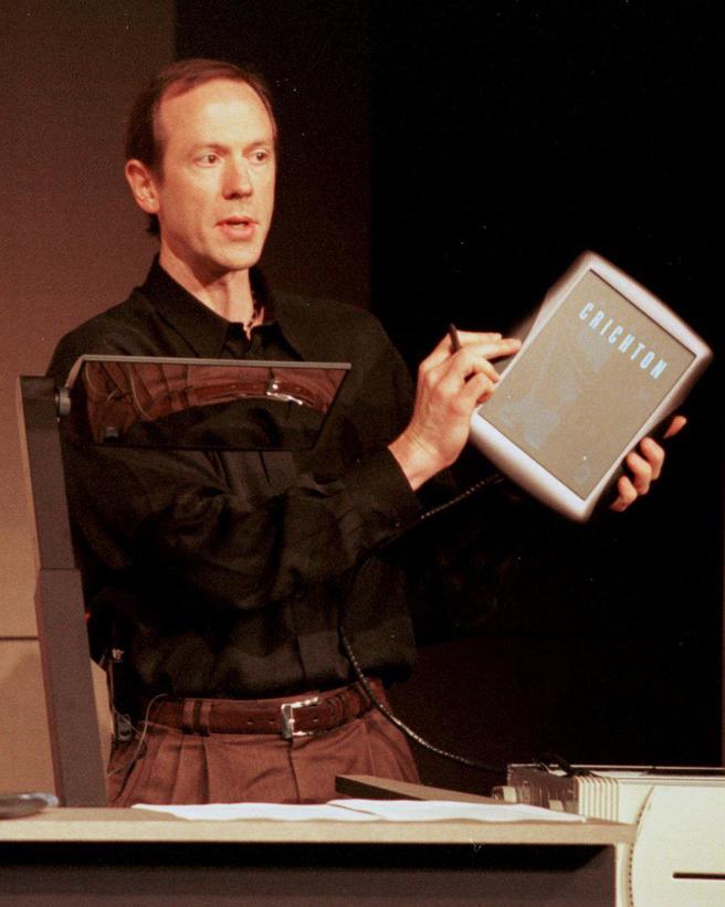 Bill Gates, then chairman of Microsoft, watches a demonstration of the Tablet PC by his colleague Bert Kelly in June 2000